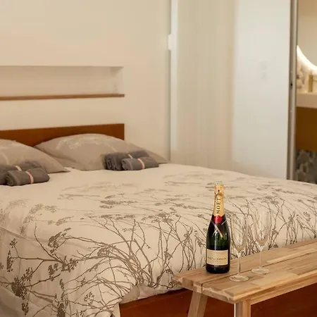 Loft/jacuzzi L'instant